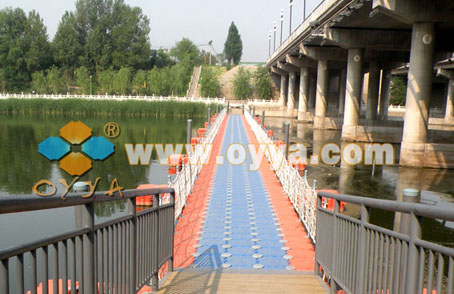 Floating bridge in Yulin park